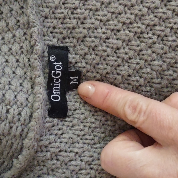 OmicGot Gray Cardigan Sweater Size Medium - Picture 6 of 7